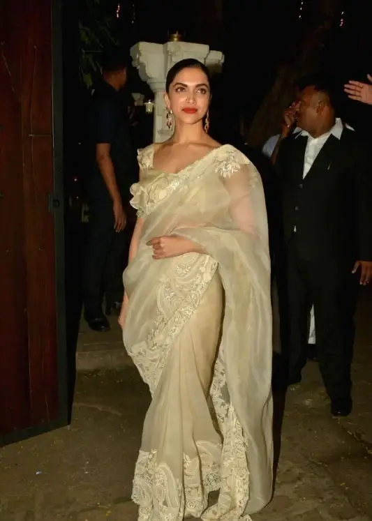 DEEPIKA PADUKONE IN YELLOW SAREE AT DIWALI PARTY CELEBRATIONS 5